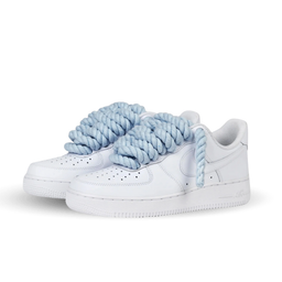 Nike Air Force 1 Low wit met baby blue rope laces custom paar overzicht