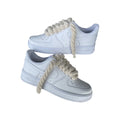 Nike Air Force 1 Low wit met beige rope laces custom schuin aanzicht