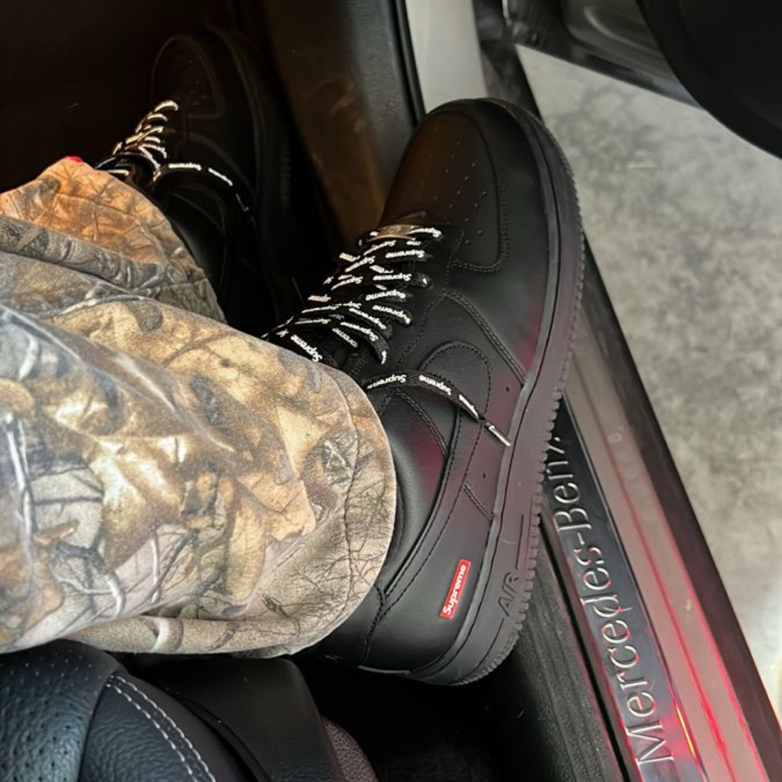 Nike Air Force 1 Low Black Supreme - CU9225-001