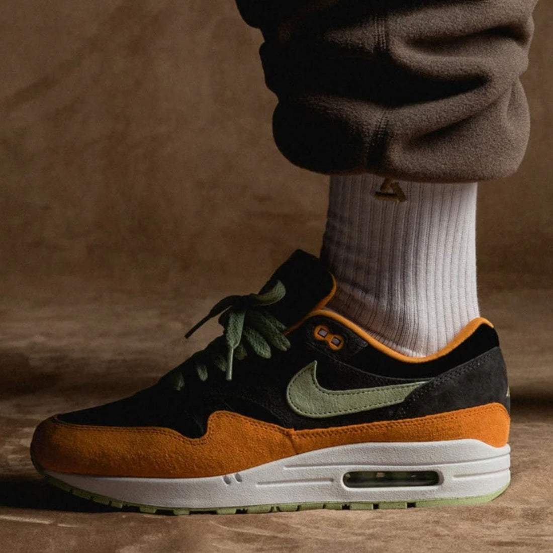 Nike Air Max 1 Premium Honeydew - stijlvolle sneaker met frisse Honeydew-accenten en Air Max-demping, verkrijgbaar bij KeepItSneaker.