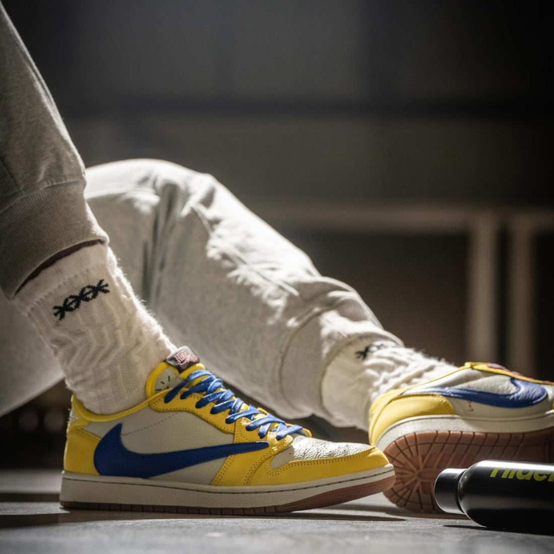 Air Jordan 1 Low OG x Travis Scott Canary