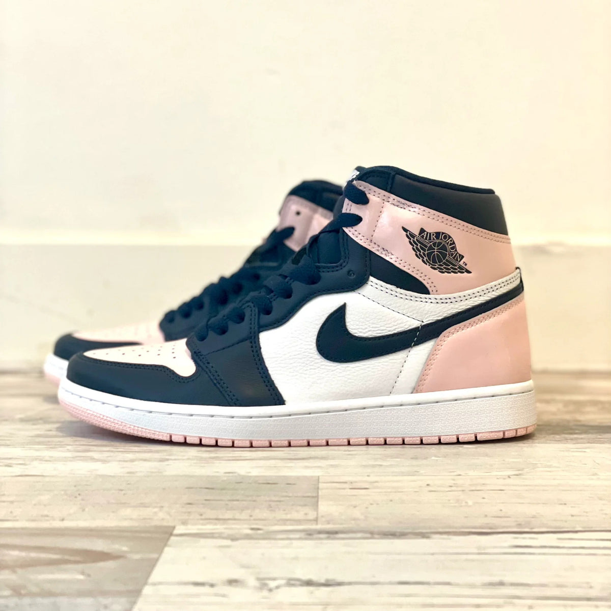Air Jordan 1 High OG Atmosphere (W)