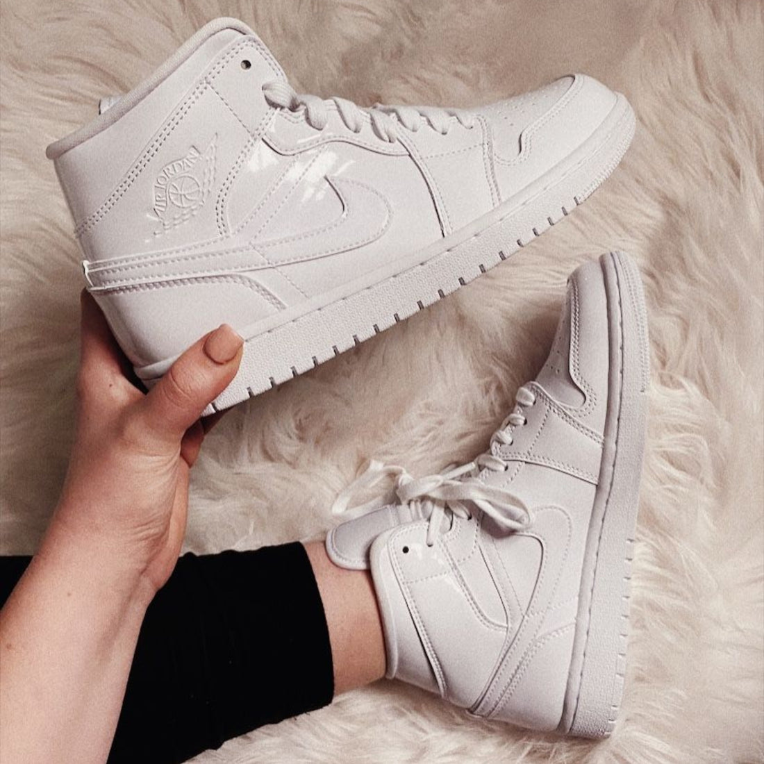 Air Jordan 1 Mid Triple White 2022